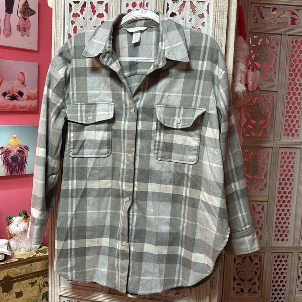 Women’s H&M Button Down Grey Plaid  Flannel Shirt Size: Medium